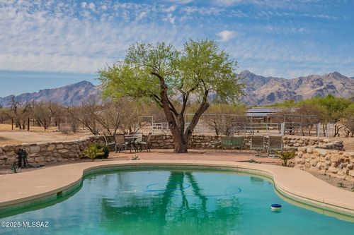 9035 E Woodland Rd, Tucson, AZ, 85749-8143 | Card Image
