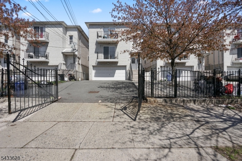 19 HALLECK ST, Newark, NJ 7104