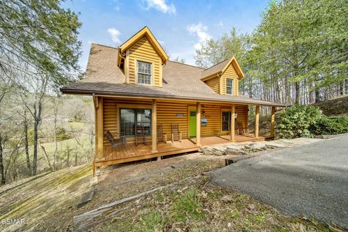 2023 Piney Overlook Ln, Sevierville, TN, 37862-7435 | Card Image