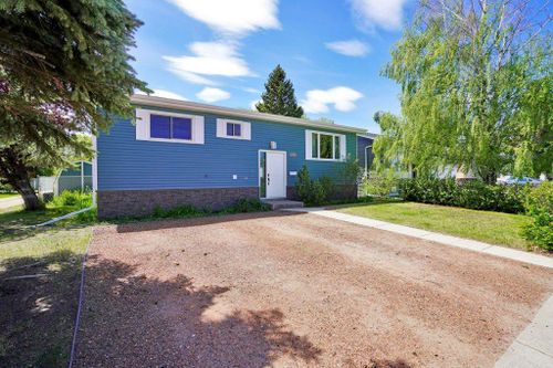 128 Anderson Close, Red Deer, AB, T4R1E2 | Card Image