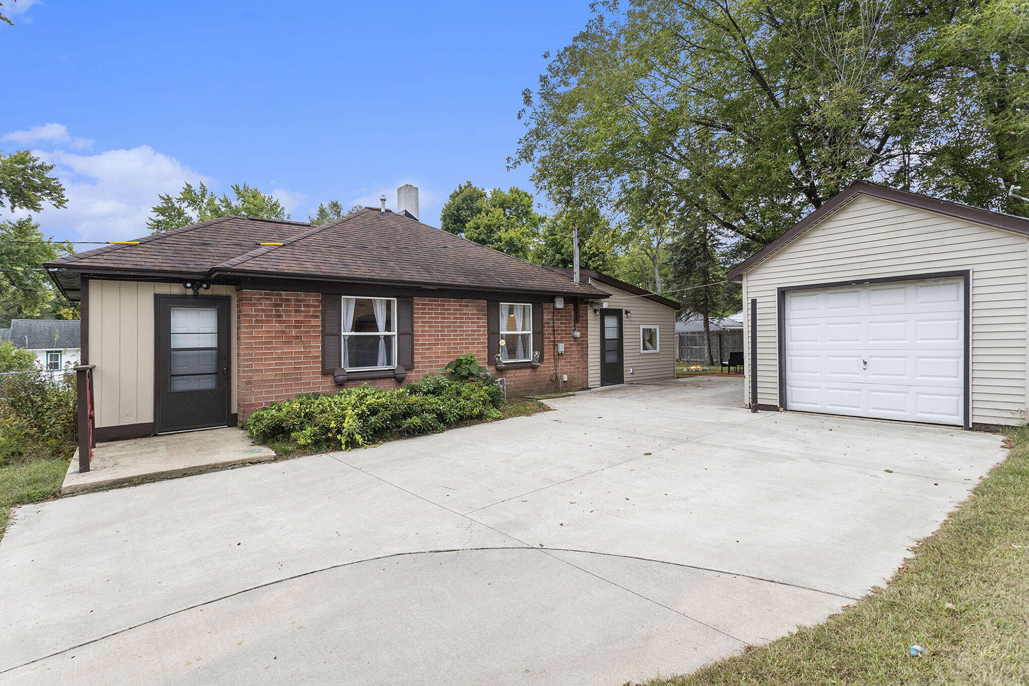 Shirley Ave, Battle Creek, MI 49014