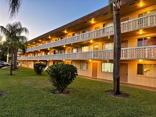 203-600 Village Green Ct, Palm Springs, FL, 33461-6520 | Card Image