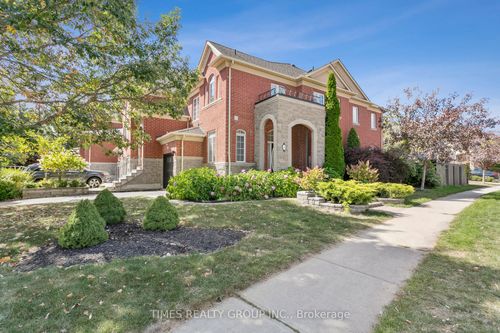 212 Creek Path Ave, Oakville, ON, L6L6T5 | Card Image