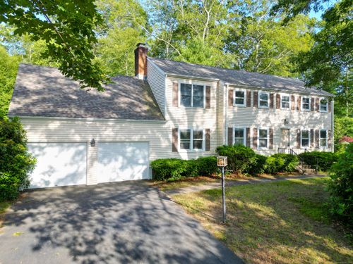 22 Trumbull Rd, Waterford, CT, 06385-2727 | Card Image