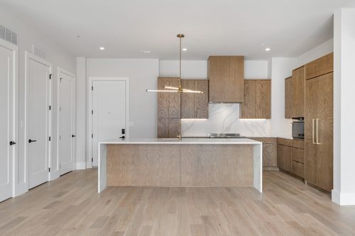 b5a-321 31st Ave N, Nashville, TN, 37203-1228 | Card Image