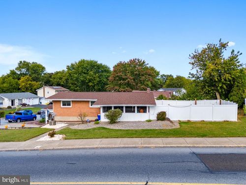 137 E Harrison St, Emmaus, PA, 18049-2934 | Card Image