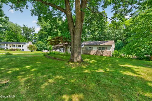 24 Meadow Valley Dr, Clifton Park, NY, 12065-2026 | Card Image