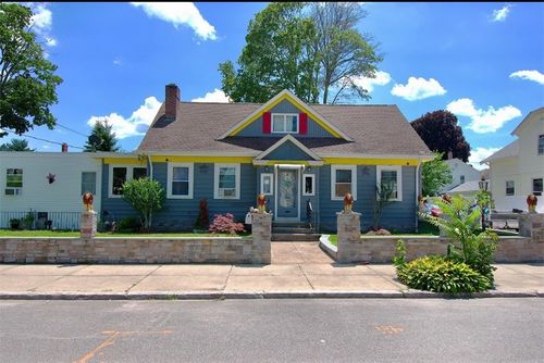 262 W Forest Ave, Pawtucket, RI, 02860-3318 | Card Image