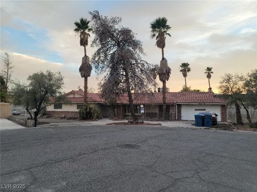 3447 Red Rock St, Las Vegas, NV, 89146-6746 | Card Image