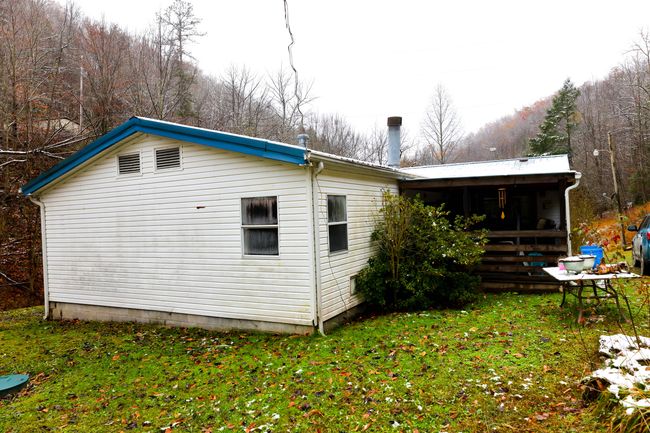 831 Beech Bottom Rd, House other with 3 bedrooms, 2 bathrooms and null parking in Wooton KY | Image 22