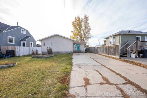 118 2 St Ne, Shaughnessy, AB, T0K2A0 | Card Image