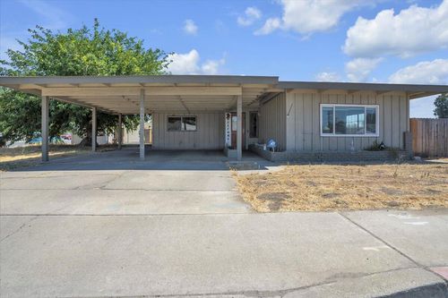 212 S Lovers Ln, Visalia, CA, 93292-6757 | Card Image
