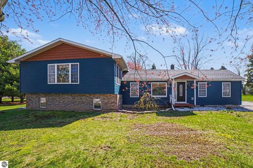 7818 N Luce Rd, Alma, MI, 48801-9677 | Card Image