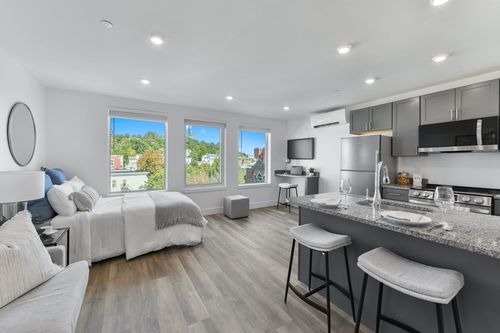 ph-702-585 Essex St, Lynn, MA, 01902 | Card Image