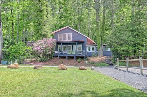 89 Arkansas Ln, Tiger, GA, 30576-1745 | Card Image