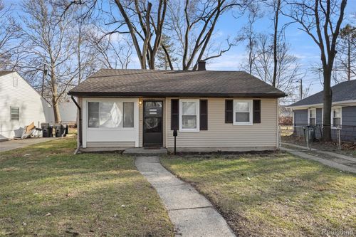 10101 Albany St, Oak Park, MI, 48237-3902 | Card Image