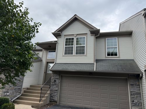 465 Metropolitan St, Aurora, IL, 60502-8935 | Card Image