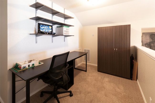 study or home office area of loft | Image 24