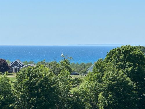 12 Foxview Dr, Charlevoix, MI, 49720 | Card Image
