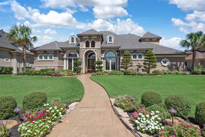 Frontier Custom Home on the lake with amazing lake views! | Image 1