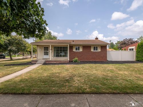 3290 Maxwell St, Trenton, MI, 48183-5602 | Card Image