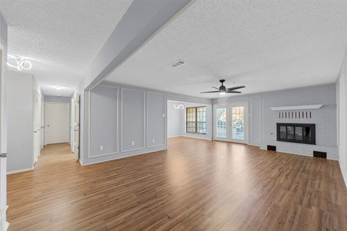 2827 Cross Timbers Dr, Irving, TX, 75060-4701 | Card Image