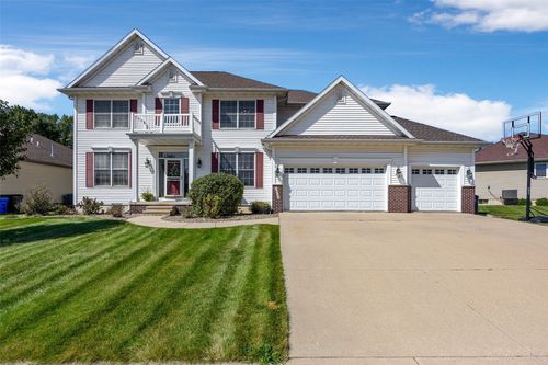 3915 Oak Ridge Dr Se, Cedar Rapids, IA, 52403-3719 | Card Image