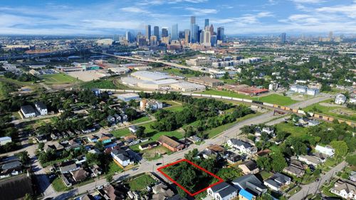 2319 Lorraine St, Houston, TX, 77026-7329 | Card Image