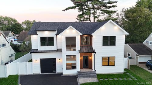 10 Crown Ln, Westbury, NY, 11590-5727 | Card Image