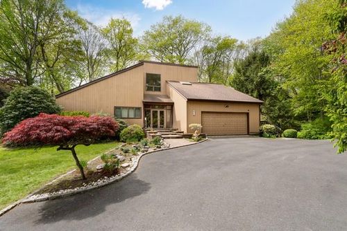 6 Circle Dr, Shoreham, NY, 11786-1320 | Card Image