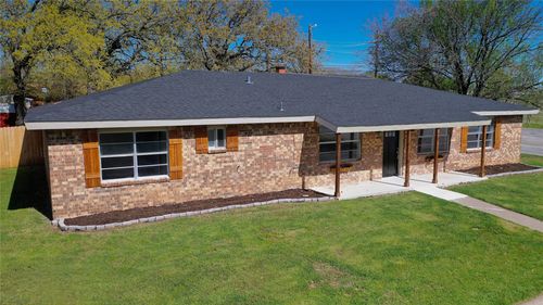 1210 Miller St, Bowie, TX, 76230-3203 | Card Image