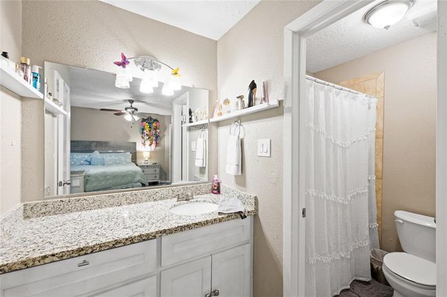 Main Bedroom's Restroom | Image 14