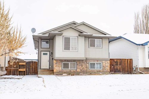 24 Iverson Close, Red Deer, AB, T4R3M9 | Card Image