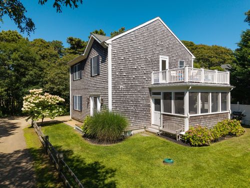 26 Winne Ave, Oak Bluffs, MA, 02557-7324 | Card Image