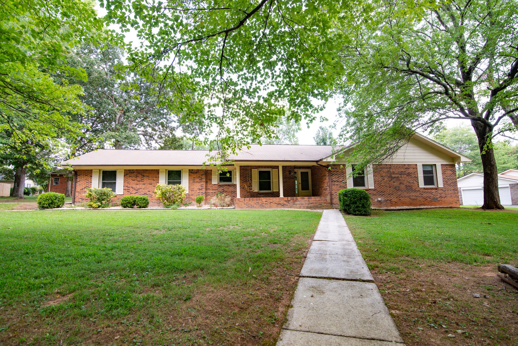 Meadowbrook St, Tullahoma, TN 37388