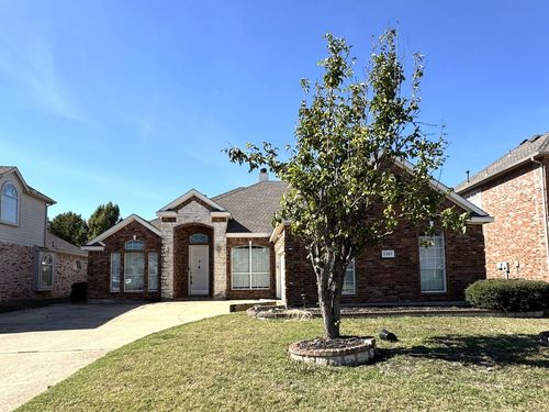 5287 W Cove Way, Grand Prairie, TX, 75052-8534 | Card Image