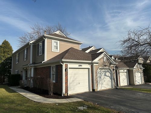 1890 Pebble Beach Cir, Elk Grove Village, IL, 60007-2725 | Card Image