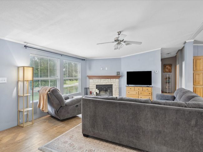 403 Se County Road 3048 C, House other with 3 bedrooms, 2 bathrooms and null parking in Corsicana TX | Image 15