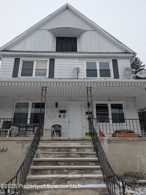 118 1/2 Broad St, Pittston, PA, 18640-2504 | Card Image