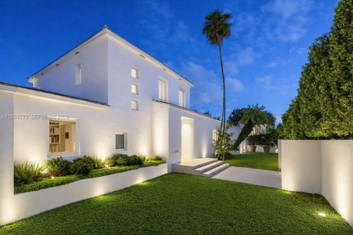 3325 Pine Tree Dr, Miami Beach, FL, 33140-3930 | Card Image