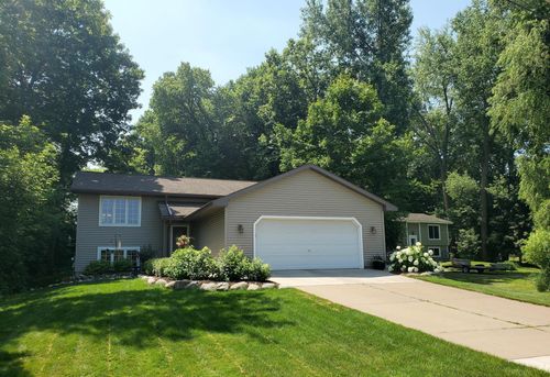 7723 N Shore Cir N, Forest Lake, MN, 55025-8719 | Card Image