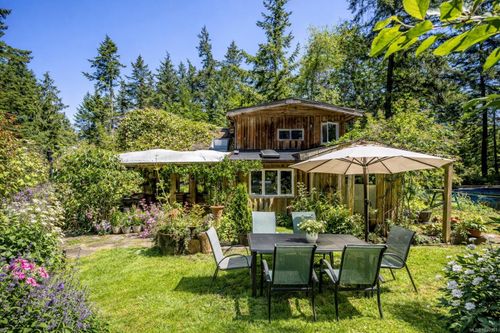 7555 Central Rd, Hornby Island, BC, V0R1Z0 | Card Image