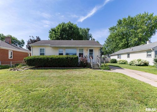 1035 14th Ave S, Clinton, IA, 52732-6201 | Card Image