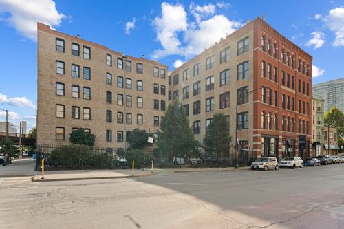 215-525 Halsted St, Chicago, IL, 60642-8218 | Card Image