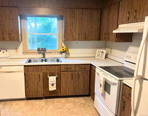 537 Boswell Ave, Norwich, CT, 06360-3144 | Card Image