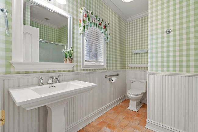 Full bath off upper deck | Image 28