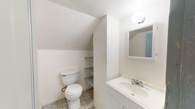 Upstairs bathroom | Image 19