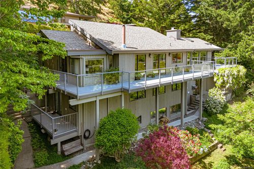 4689 Boulderwood Dr, Victoria, BC, V8Y2P8 | Card Image
