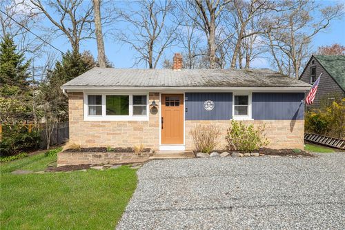 22 Spindrift Dr, Saunderstown, RI, 02874-2727 | Card Image
