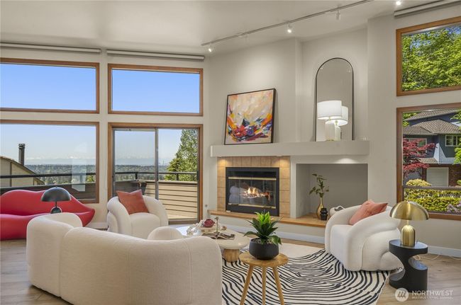13707 Se 51 St Pl, House other with 4 bedrooms, 4 bathrooms and 2 parking in Bellevue WA | Image 6